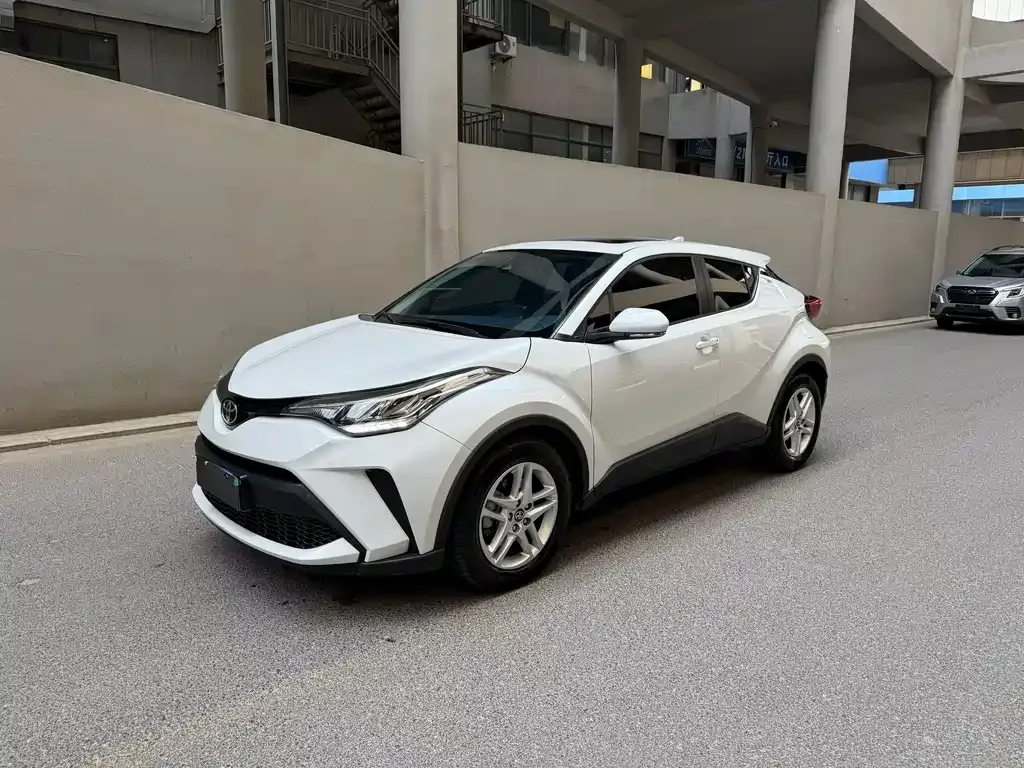 Toyota C-HR — фото 1