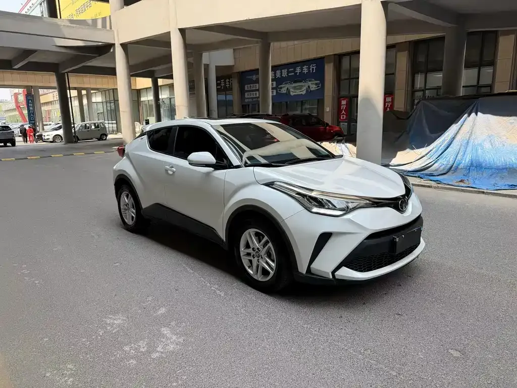 Toyota C-HR — фото 9