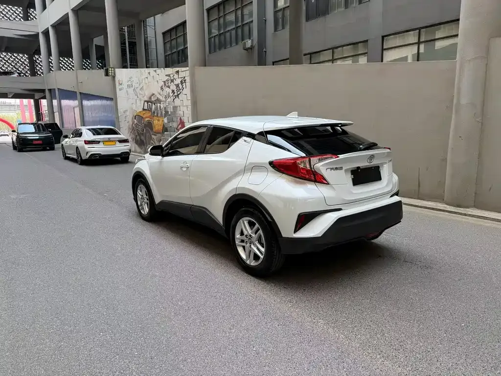 Toyota C-HR — фото 4