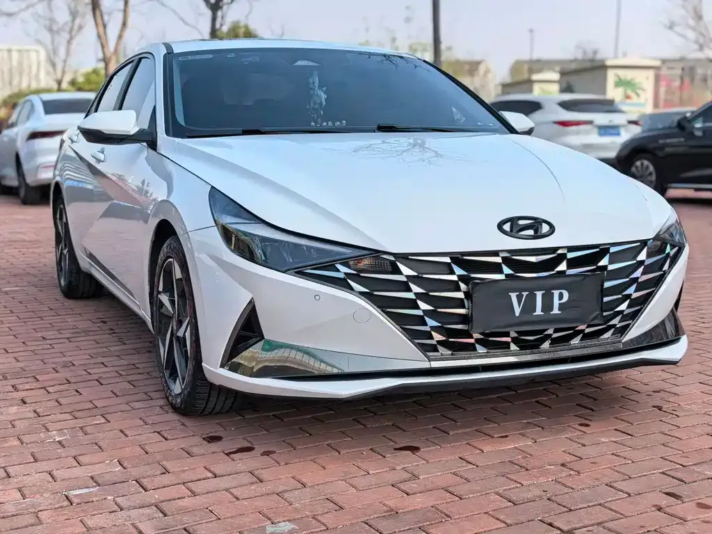 Hyundai Elantra — фото 6