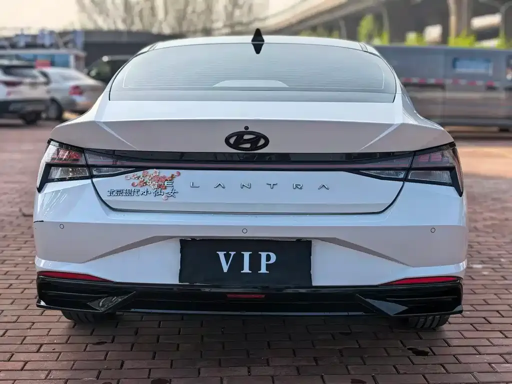 Hyundai Elantra — фото 7