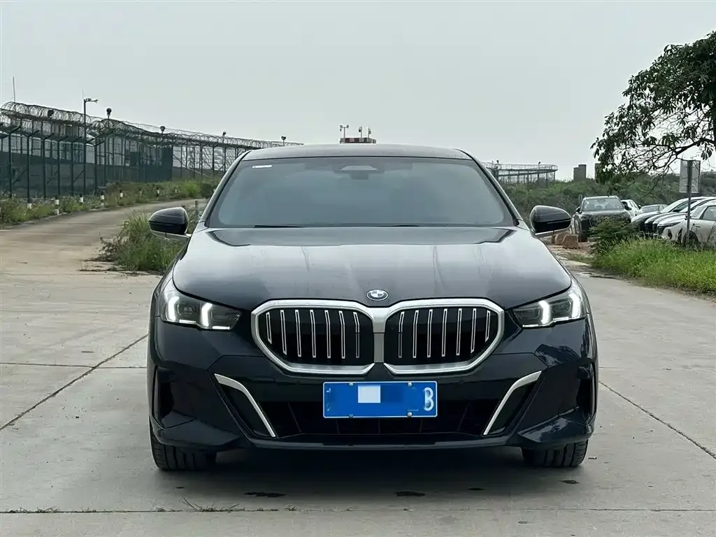 BMW 5 Series — фото 10