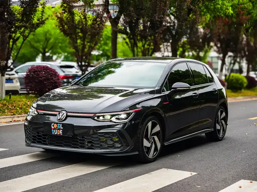 Volkswagen Golf GTI — фото 1