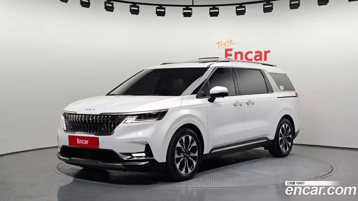 Kia Carnival — фото 1
