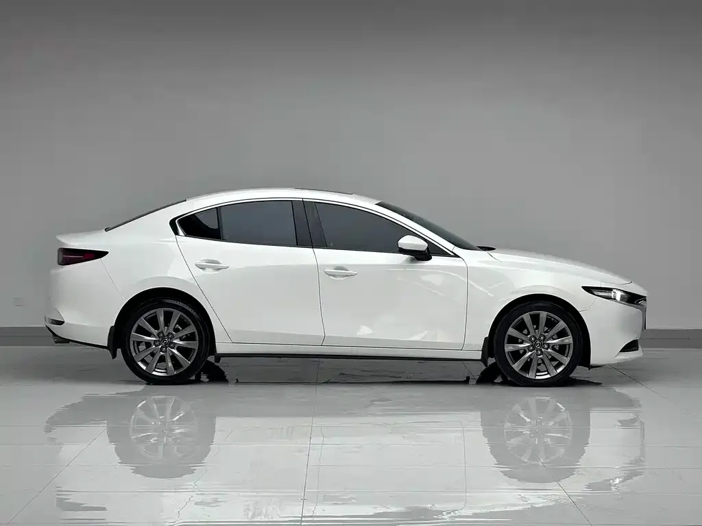 Mazda 3 Axela — фото 2