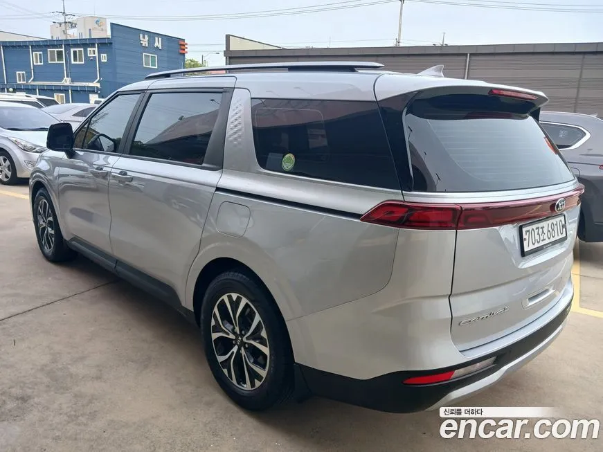 Kia Carnival — фото 10