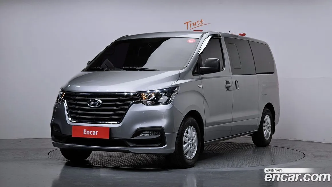 Hyundai Starex — фото 1