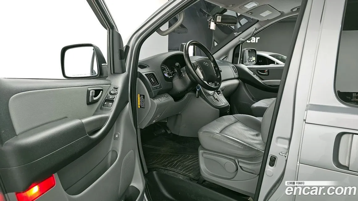 Hyundai Starex — фото 3