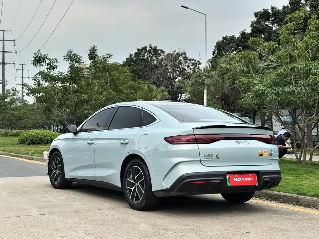 BYD Qin L — фото 9
