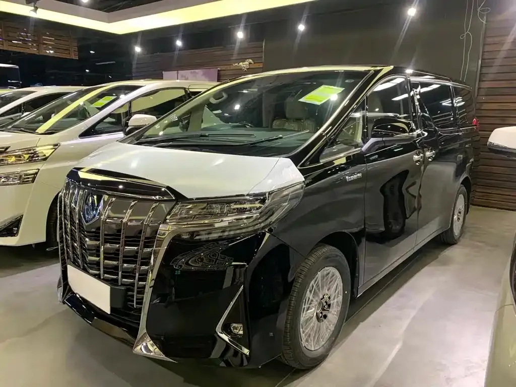 Toyota Alphard — фото 1