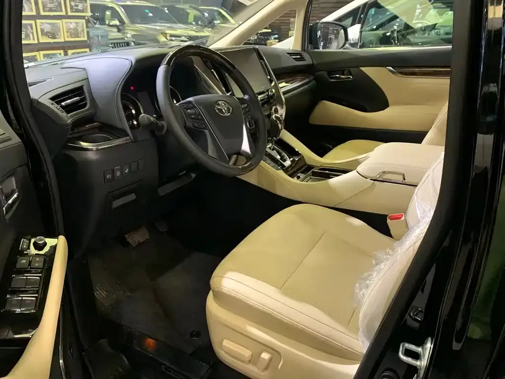 Toyota Alphard — фото 4