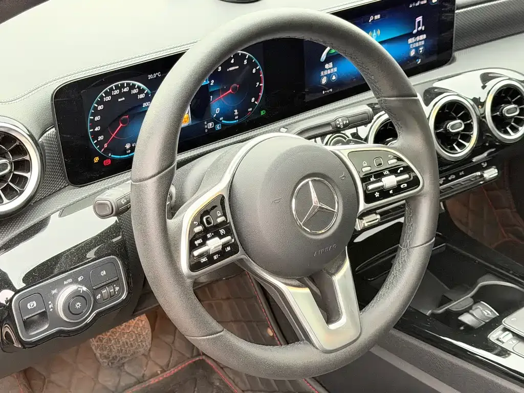 Mercedes-Benz A-Class — фото 10