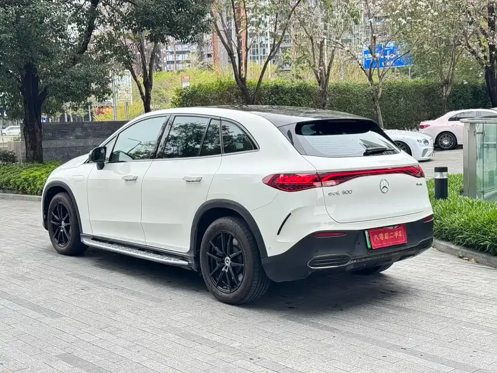 Mercedes-Benz EQE SUV — фото 9