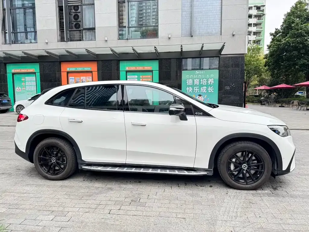 Mercedes-Benz EQE SUV — фото 6