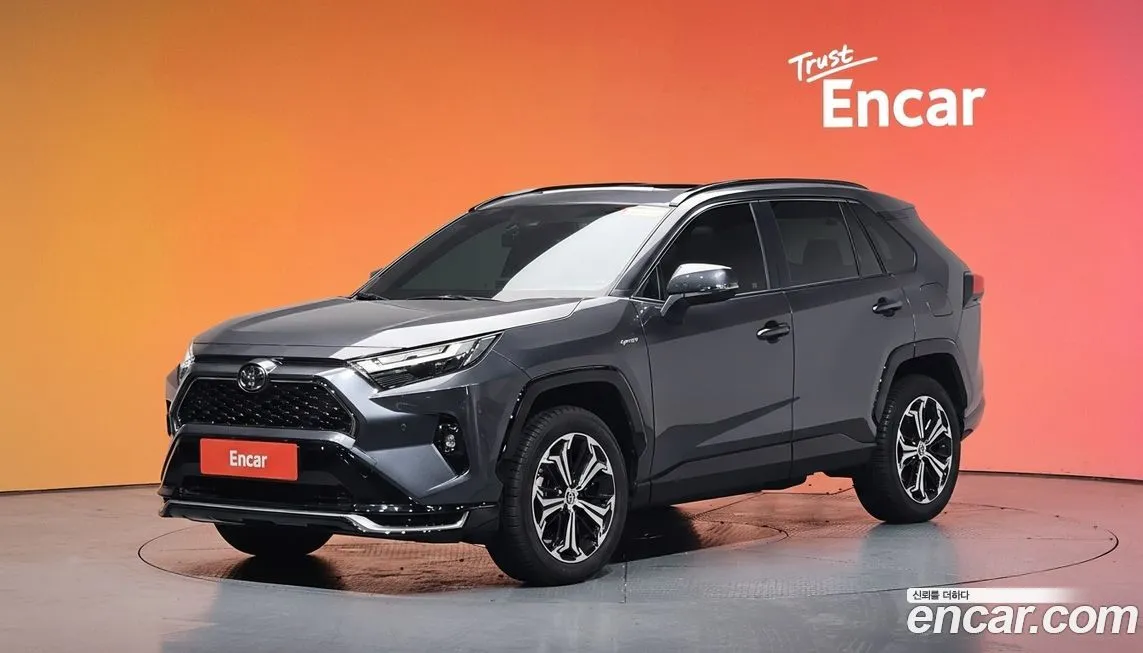 Toyota RAV4 — фото 1