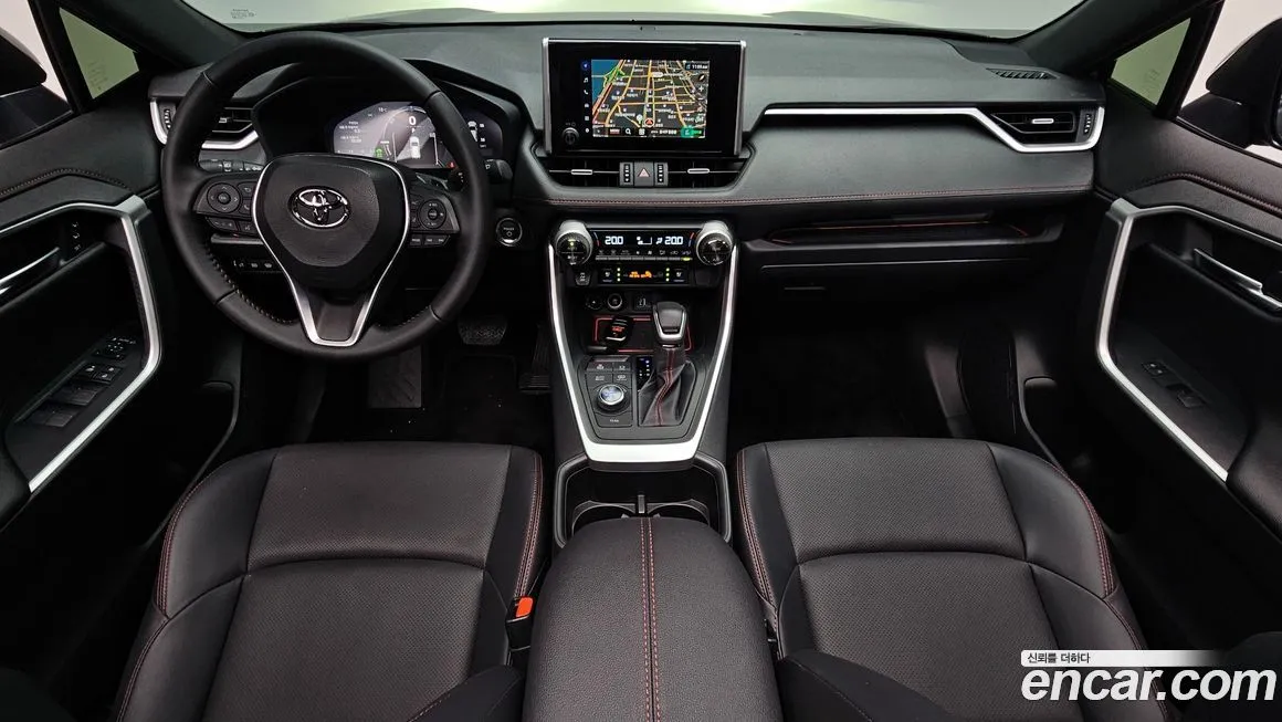 Toyota RAV4 — фото 8
