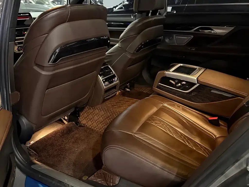 BMW 7 Series — фото 10