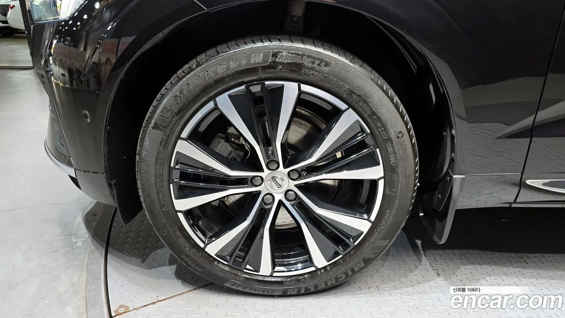 Volvo XC60 — фото 10