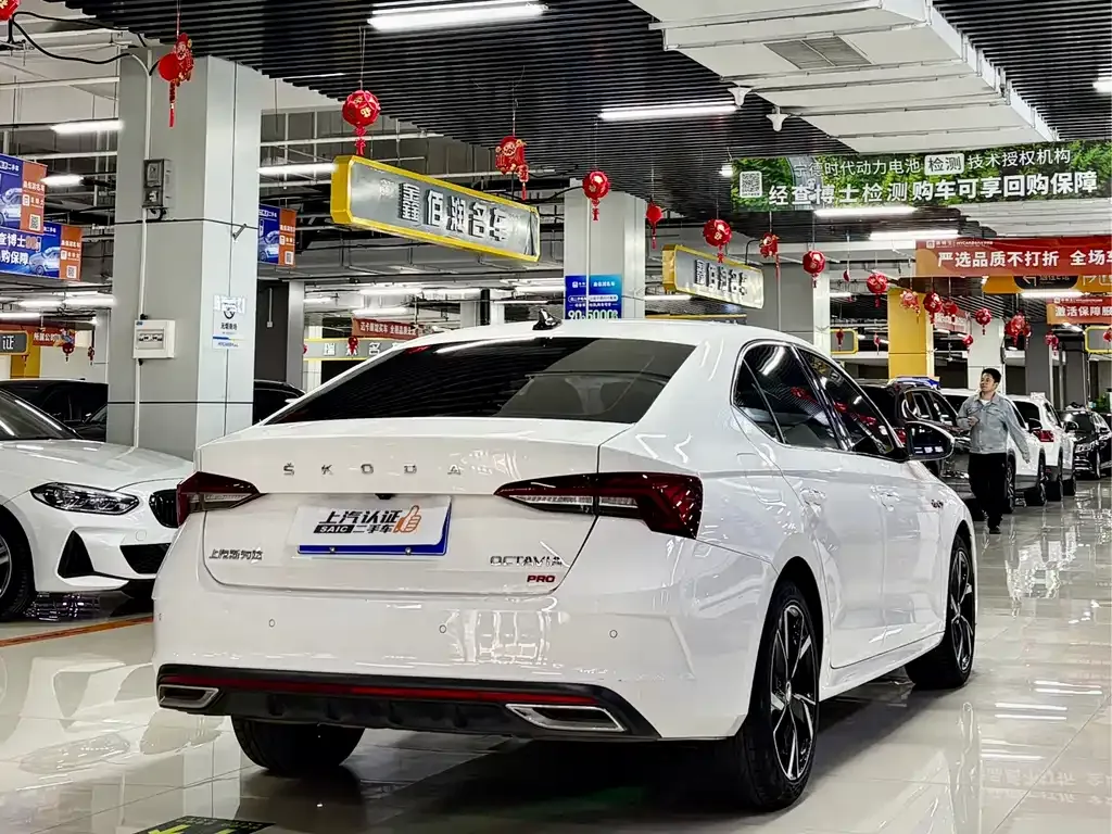 Skoda Octavia — фото 2