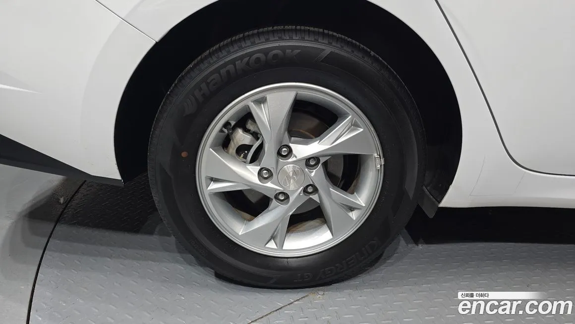 Hyundai AVANTE — фото 3