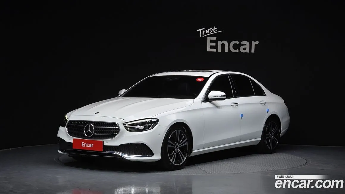 Mercedes-Benz E-Class — фото 1