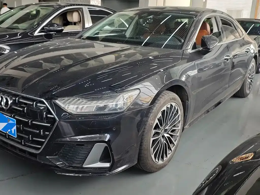Audi A7L — фото 1