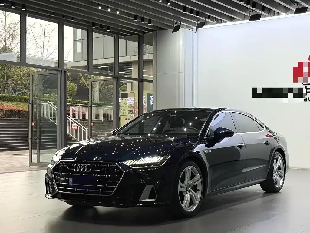 Audi A7L — фото 1