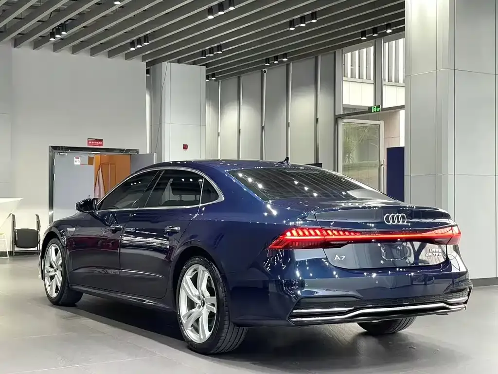 Audi A7L — фото 7