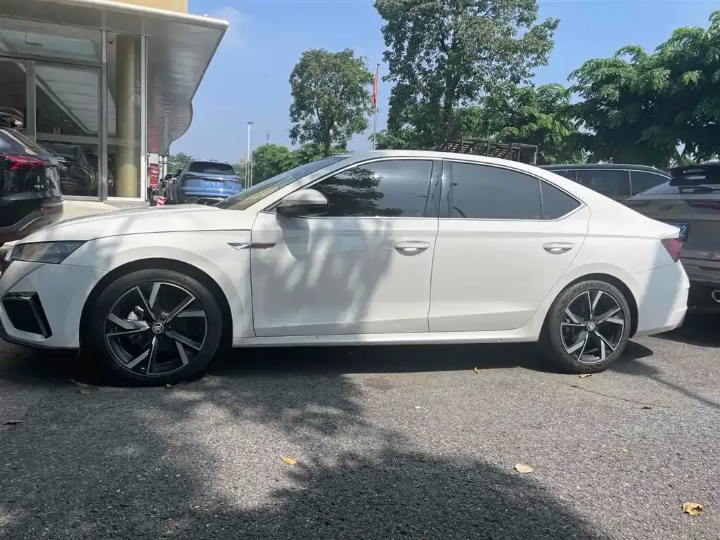 Skoda Octavia — фото 9