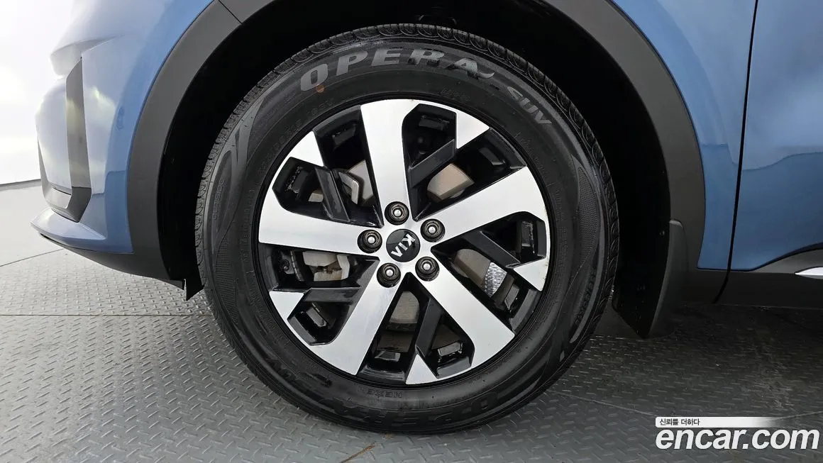 Kia Sorento — фото 7