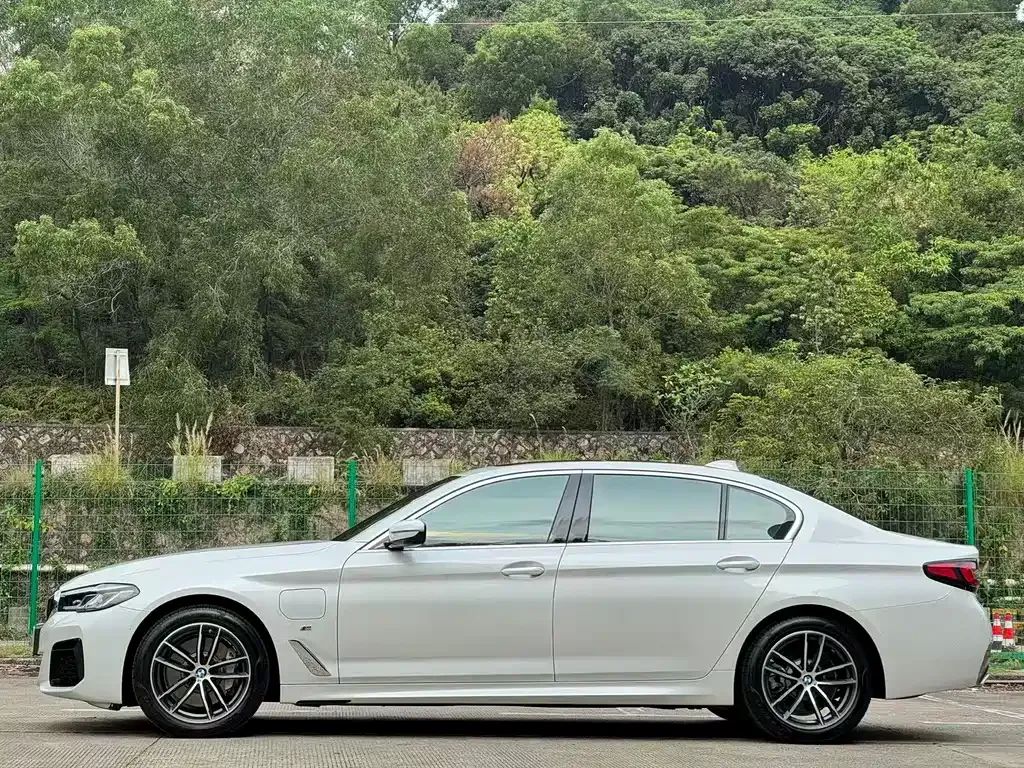 BMW 5 Series New Energy — фото 8