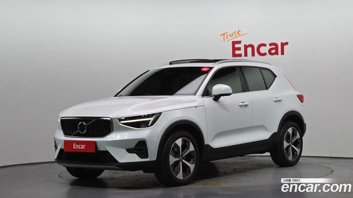 Volvo XC40 — фото 1