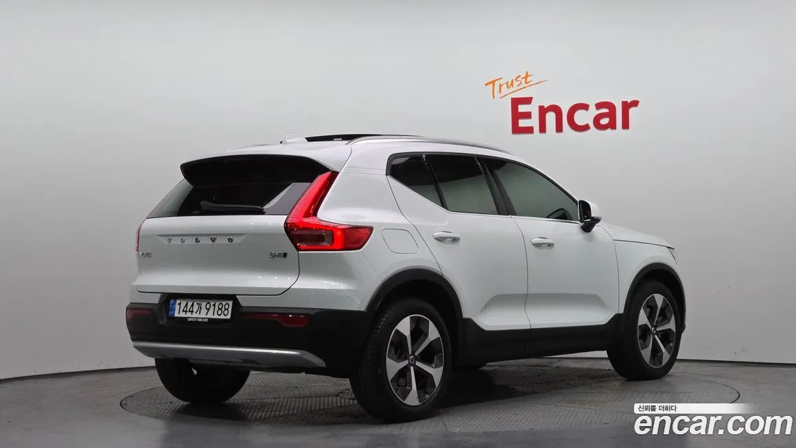 Volvo XC40 — фото 2
