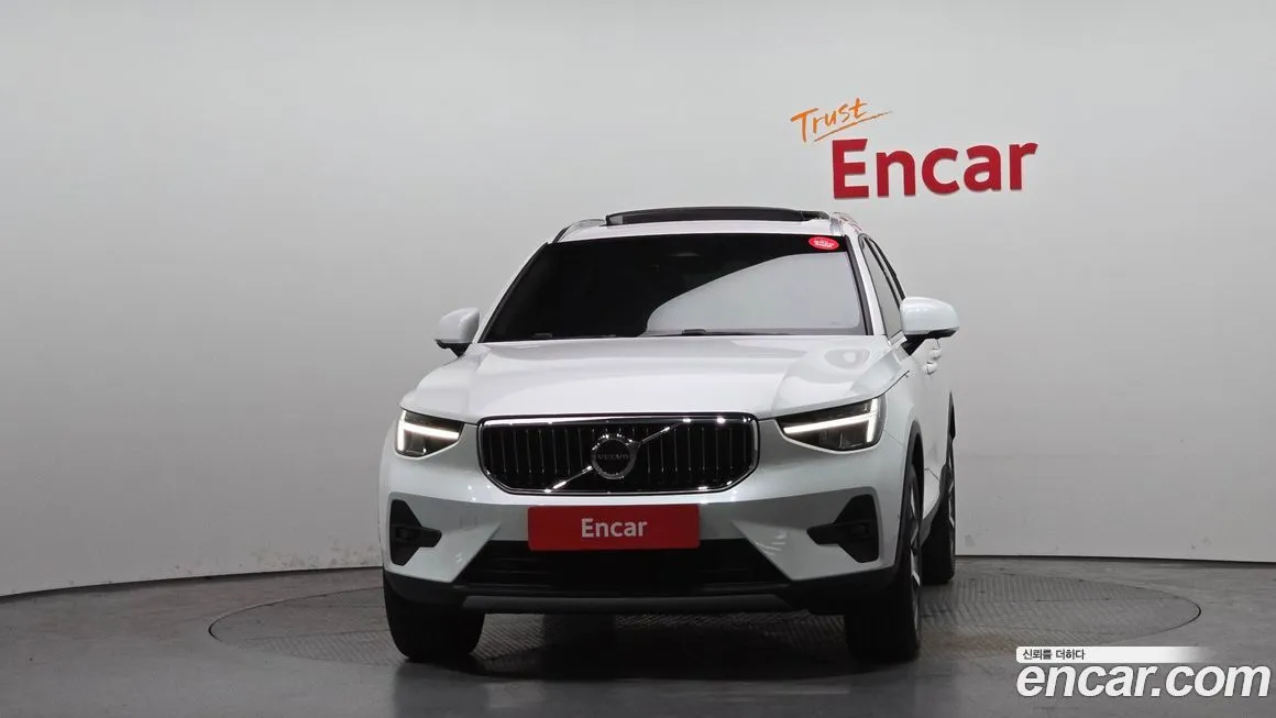 Volvo XC40 — фото 5