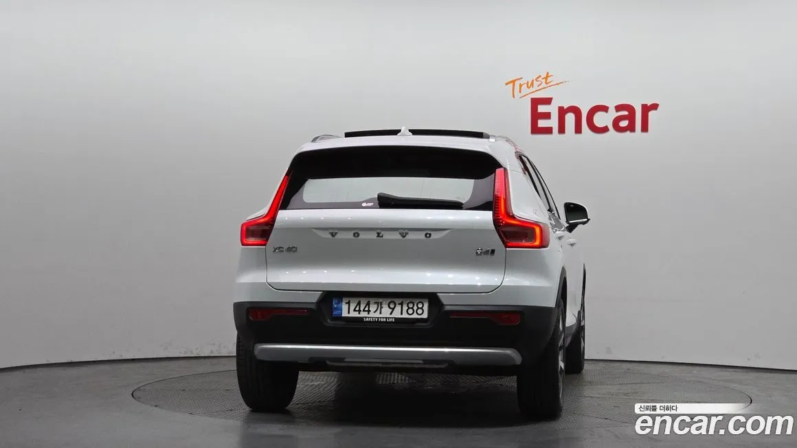 Volvo XC40 — фото 3
