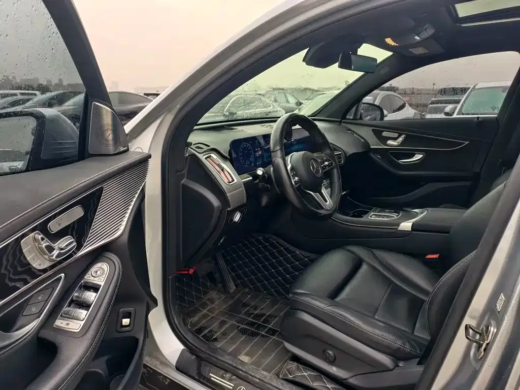 Mercedes-Benz EQC — фото 10