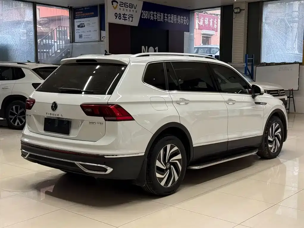 Volkswagen Tiguan L — фото 10