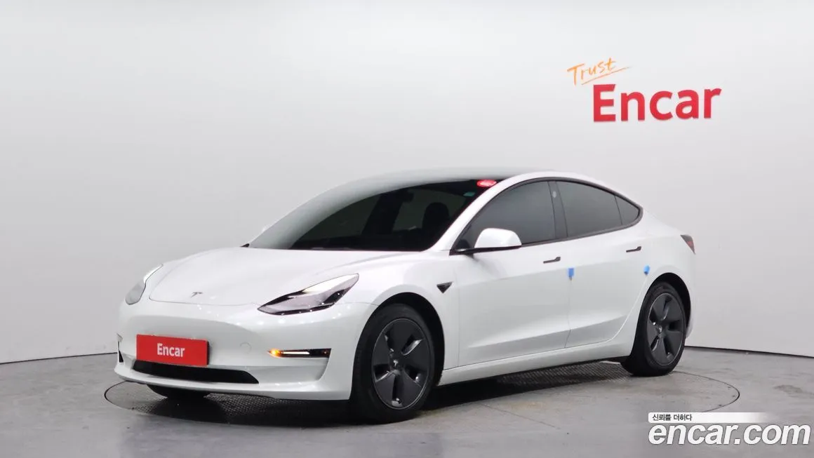 Tesla Model 3 — фото 1