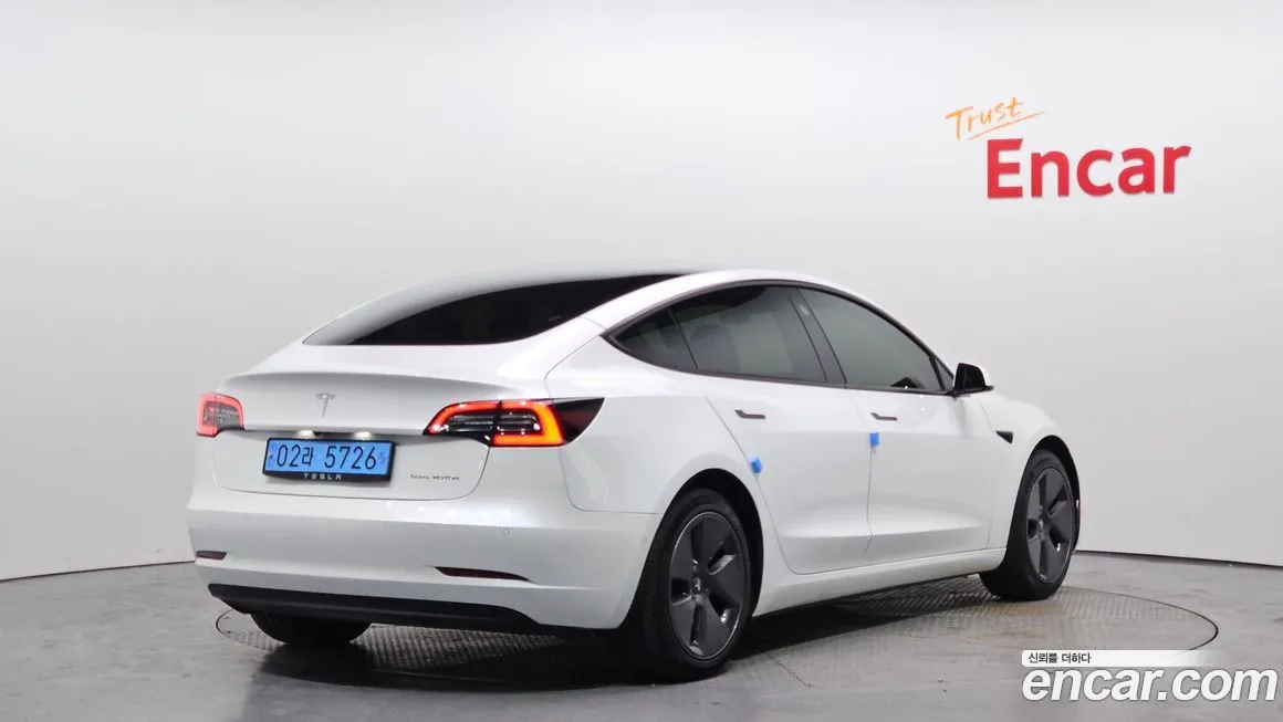 Tesla Model 3 — фото 6