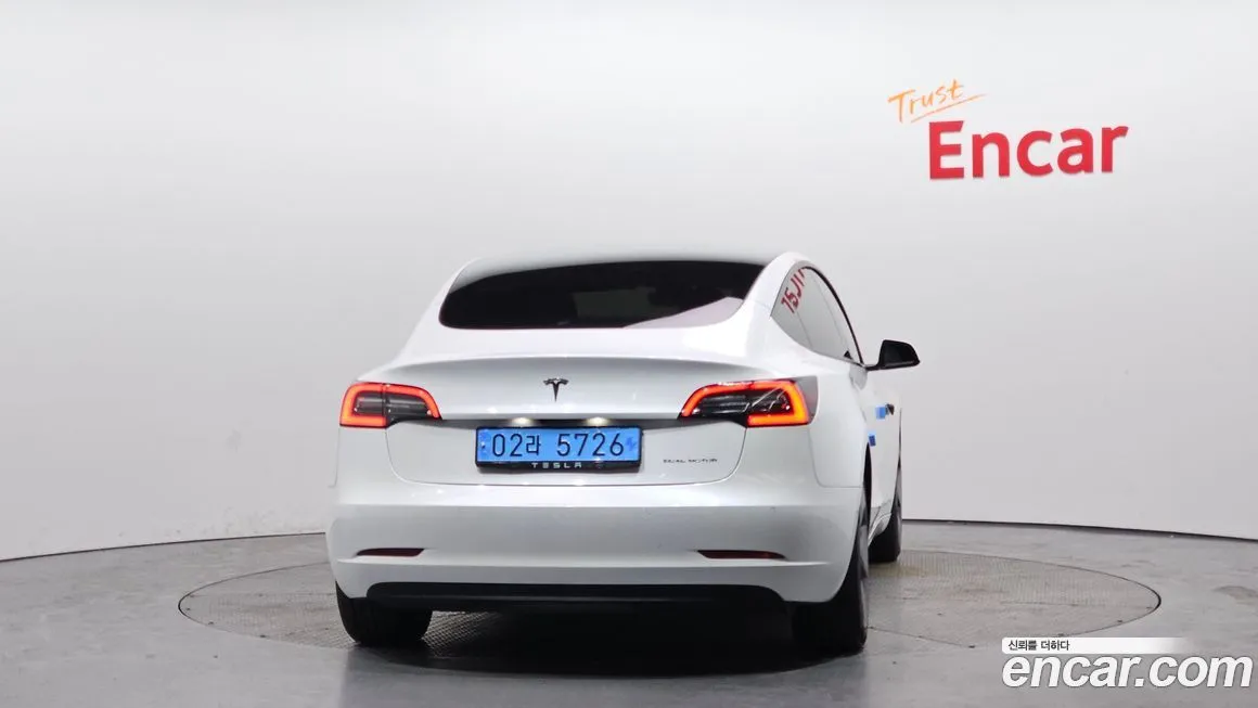 Tesla Model 3 — фото 7