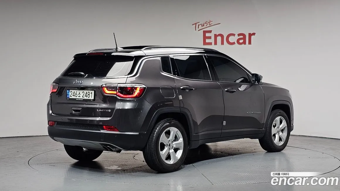 Jeep Compass — фото 6