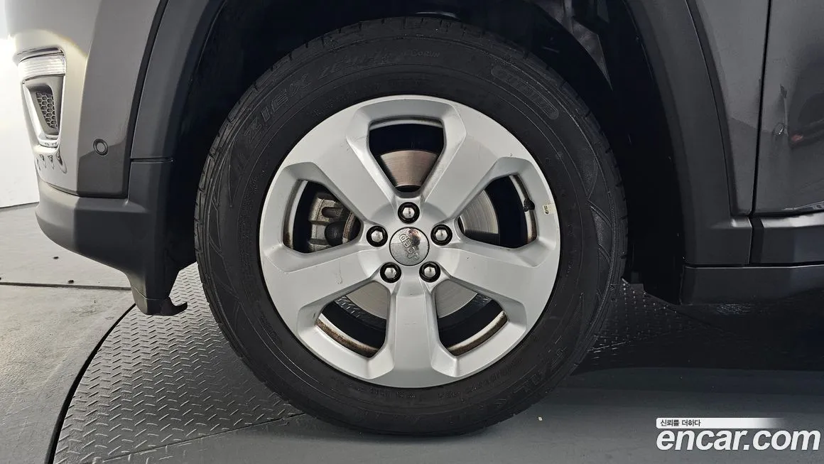 Jeep Compass — фото 8