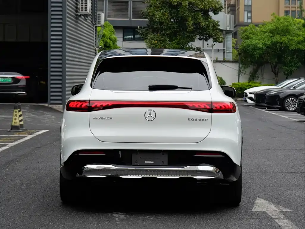 Mercedes-Benz EQS SUV — фото 7