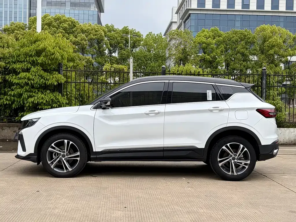 Geely Binyue — фото 10