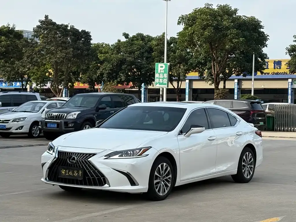 Lexus ES — фото 1