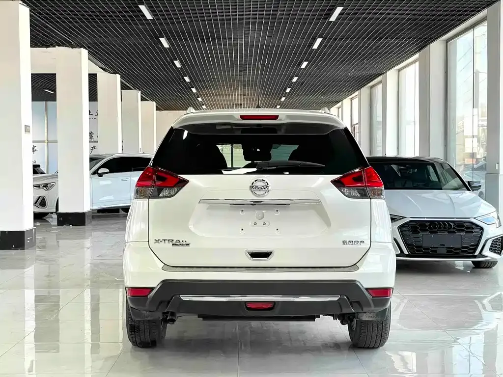 Nissan X-Trail — фото 10
