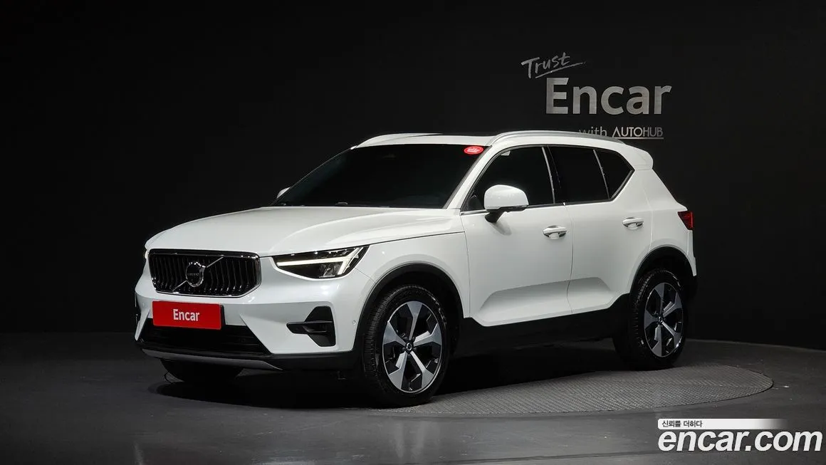 Volvo XC40 — фото 1