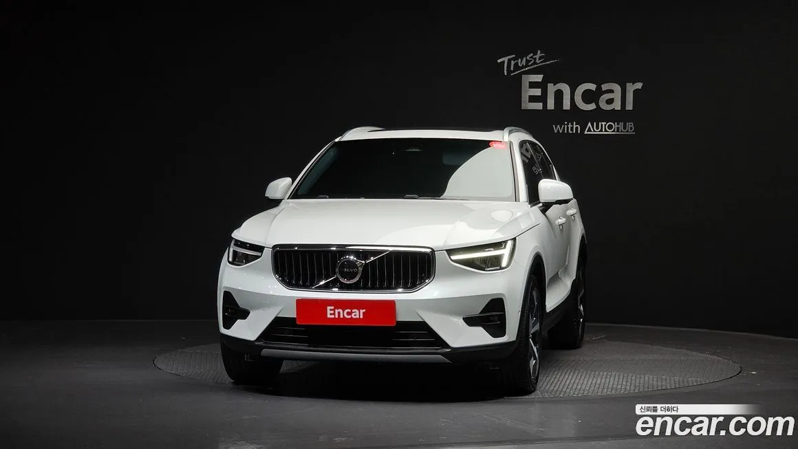 Volvo XC40 — фото 3