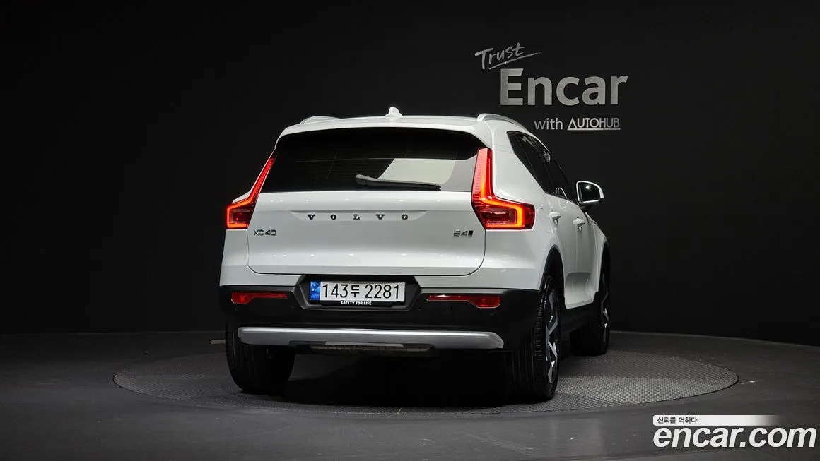 Volvo XC40 — фото 8