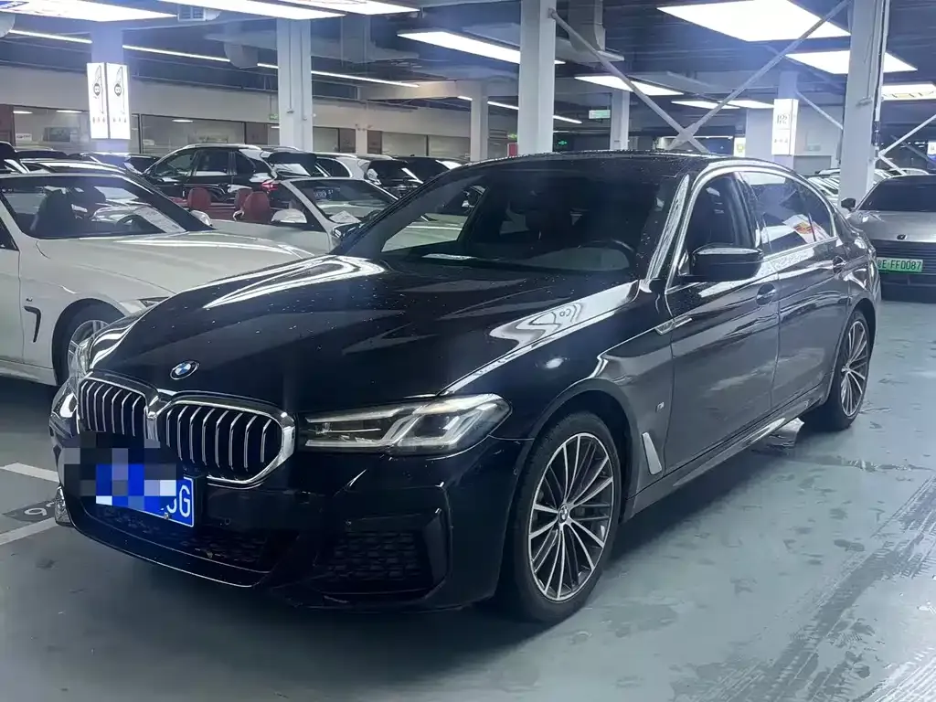BMW 5 Series — фото 1